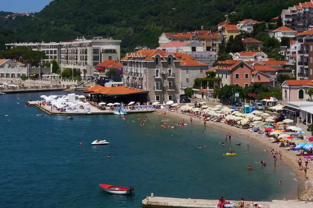 Turistička posjeta u junu u Herceg Novom bolja preko deset odsto