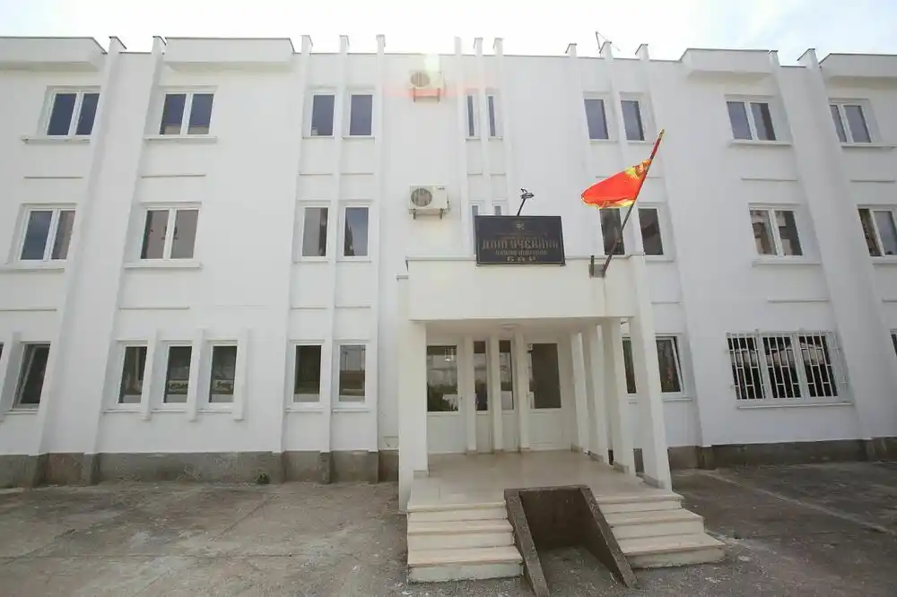 U domovima mjesta za 435 učenika