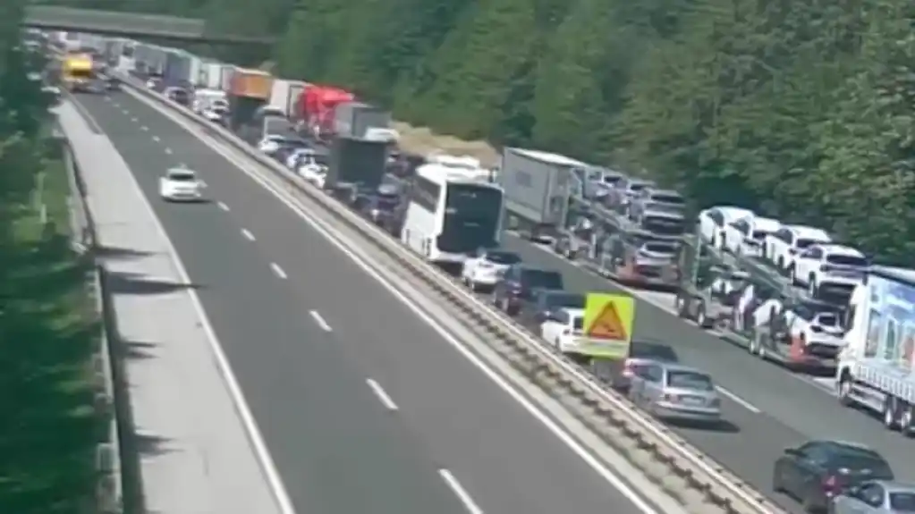 U TEŠKOJ saobračnoj nesreći na auto-putu Maribor–Ljubljana POGINULO pet osoba