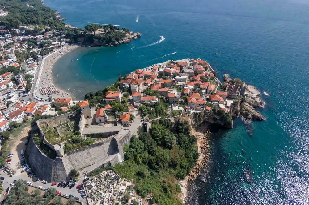 Ulcinj: Gužve na gradskom bulevaru i Pristanu