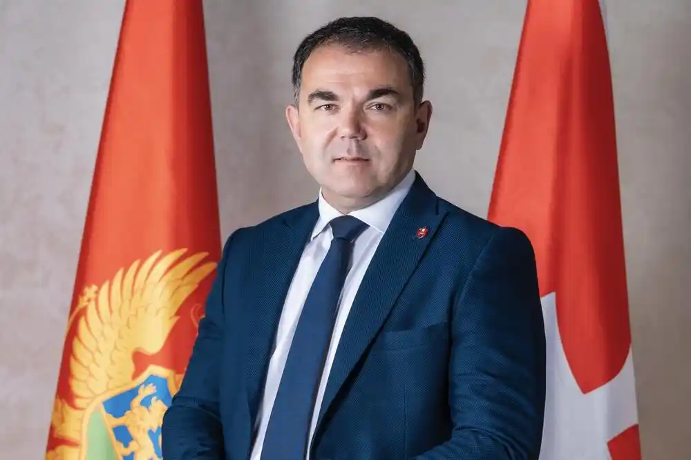 Đurašković: Postoje trenuci kada „Ne“ vrijedi više od hiljadu aplauza, ordenja i ćutanja,