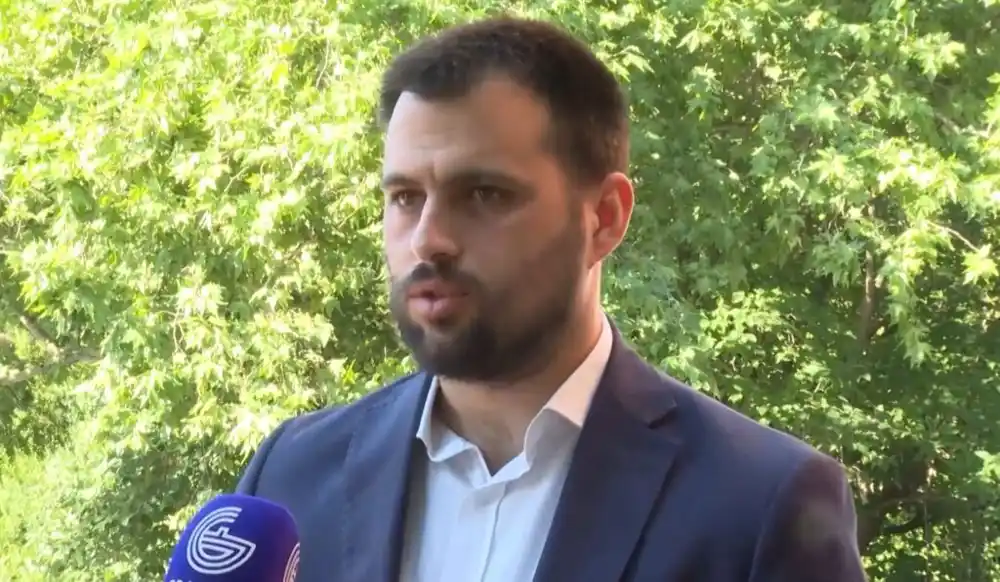 Vešović: Brutalna demonstracija političkog huliganizma u Podgorici, primitivna i planska sabotaža državnog praznika