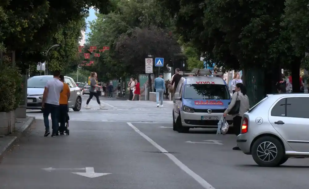 Zbog vožnje Ulicom slobode u periodu zabrane saobraćaja kažnjena 22 vozača