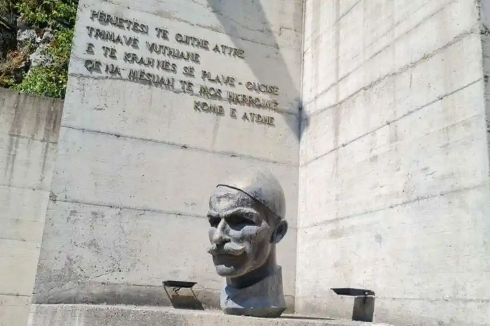 Antifašisti Cetinja: Pozdravljamo uklanjanje spomenika Čeliću, sloboda se ne gradi pod bajrakom okupatora