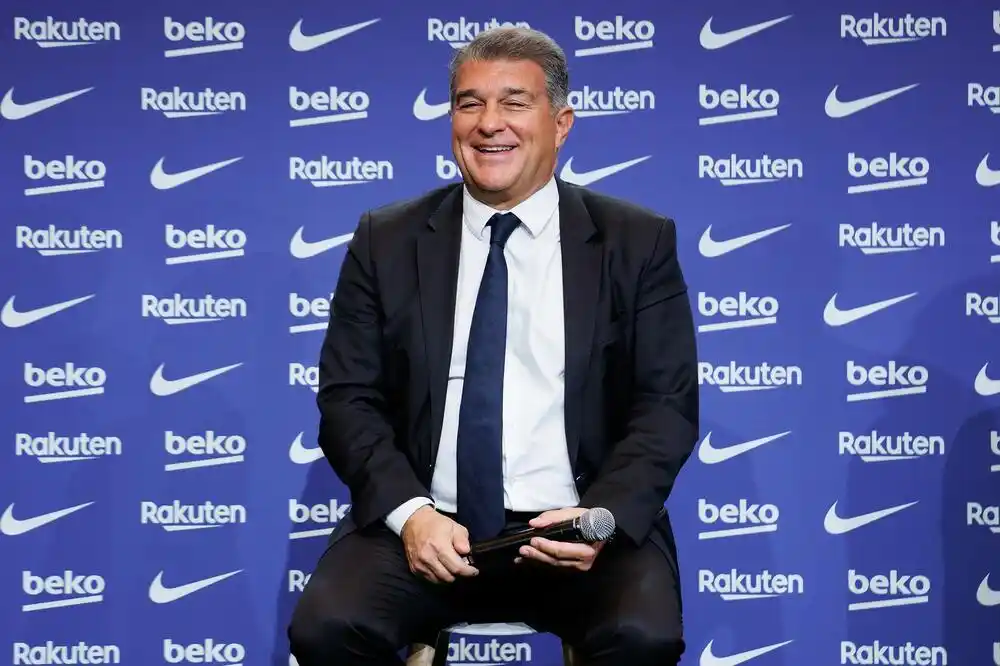 Barsa se uskoro vraća kući, Laporta legao na centar Nou kampa