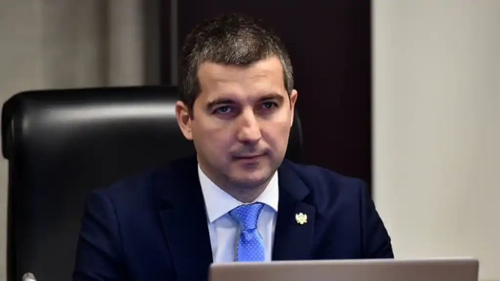 Bečić: SUSPENDOVANA  još dva visoko pozicionirana policijska službenika, šake pravde su jače od šaka mafije