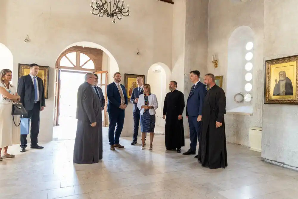 Delegacija pokrajinske Vlade Vojvodine u posjeti Tivtu, podržaće obnovu tivatskog hrama