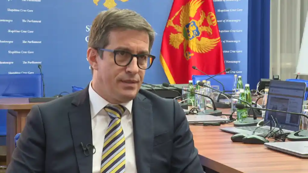 Dobričanin: Ministar Gutić izjednačava migrante sa našim narodom koji je samo otišao iz jedne republike (ratom zahvaćene) u drugu – Crnu Goru