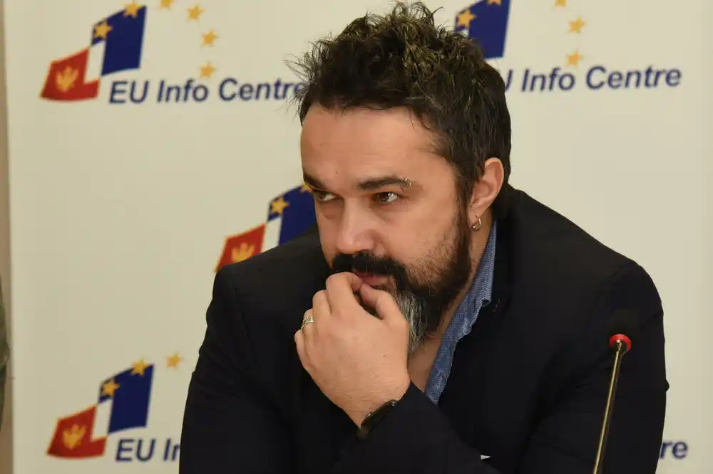 Ivanović: Teu ne mogu ućutkati ni spinovi ni etikete, Demokrate ne možemo naučiti demokratiji