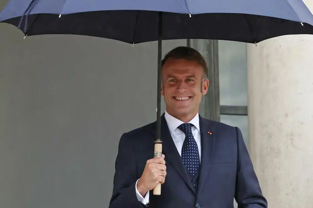 Makron: Budućnost Ukrajine ne može biti odlučena bez Ukrajinaca