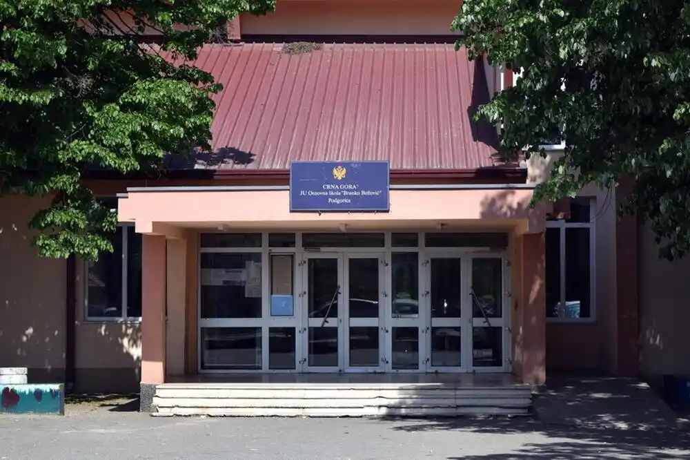 Nastavnici, roditelji i đaci da bolje komuniciraju