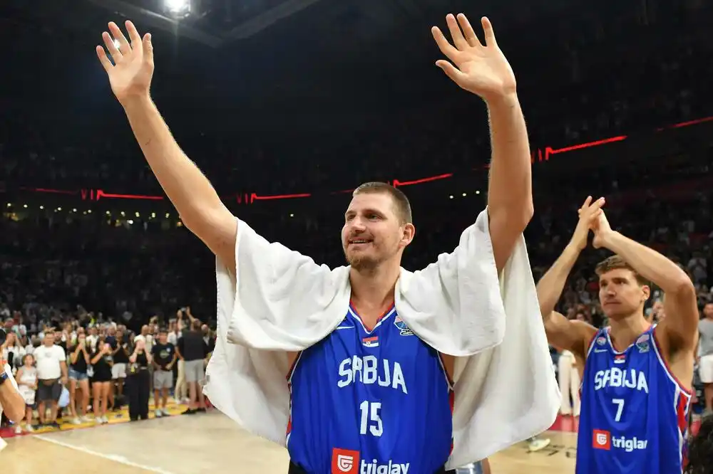 Ne pomaže ni Dončić: Jokićeva Srbija razbila Sloveniju, navijači „pumpali“ u Areni, vrijeđali Vučića, zviždali Dodiku…