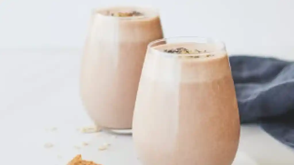 Osvežavajuće, kremasto, brzo – Kikiriki-banana smoothie sa samo nekoliko SASTOJAKA
