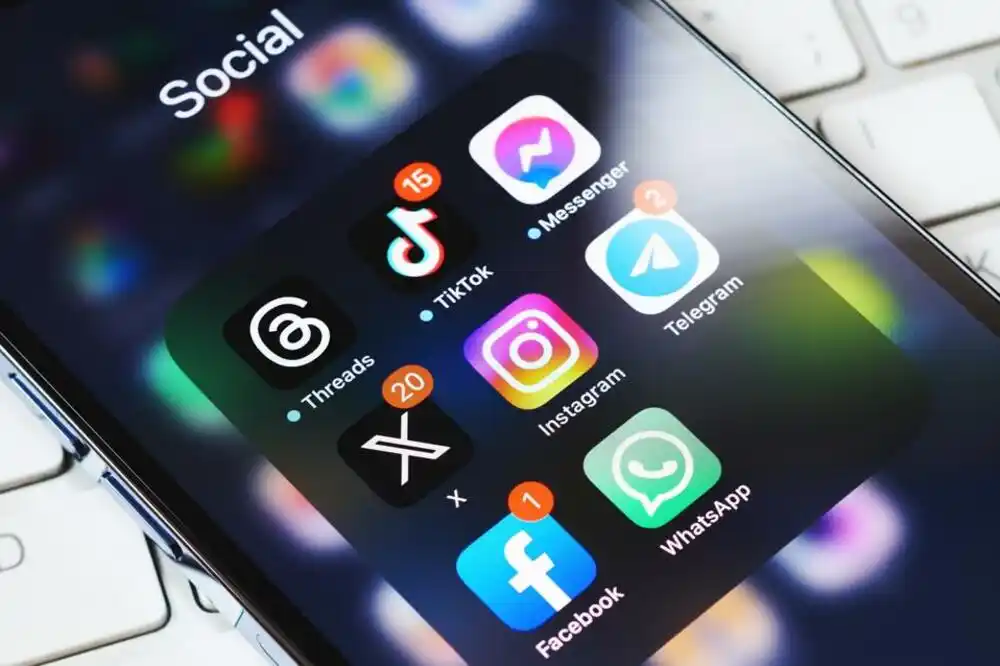 Policija: Radimo na identifikaciji osoba koje su objavile brojeve telefona Milatovića i Spajića