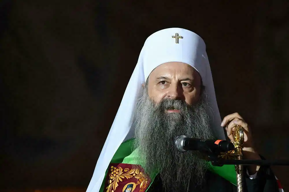 Porfirije pozvao na prekid sukoba: Imamo samo jednu zemlju, jedan narod…
