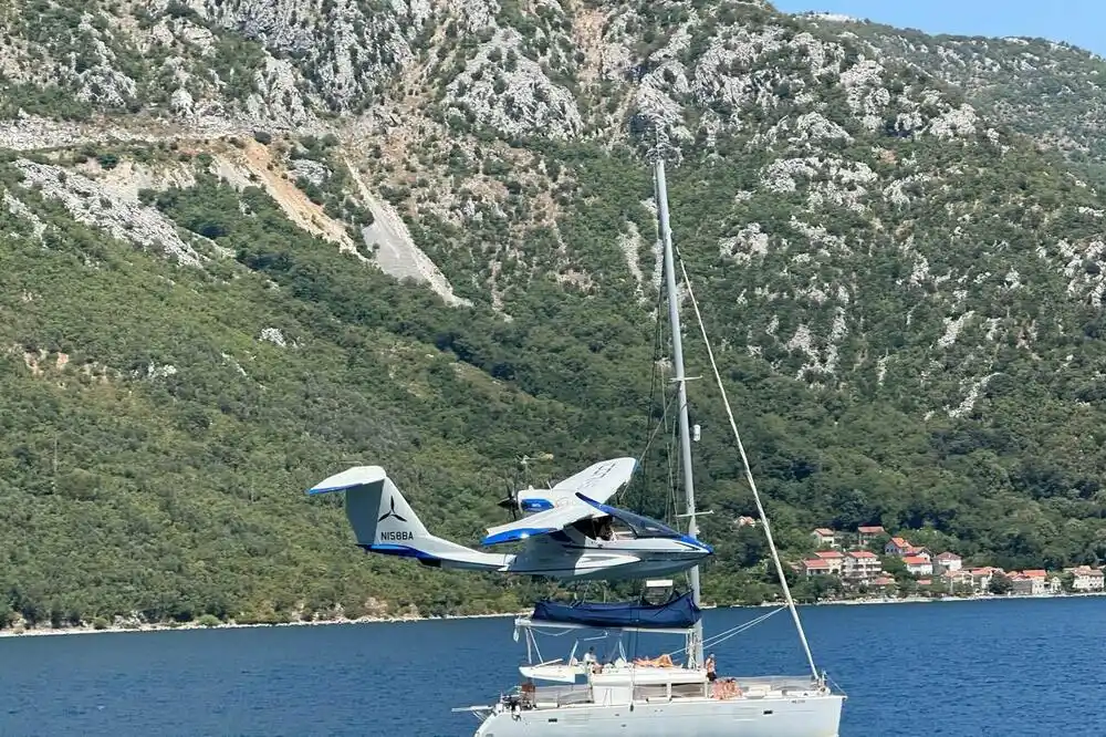 Raičevića po džepu, drugog pilota traže: ACV kaznio jednog od odgovornih “vratolomije” nad Bokom