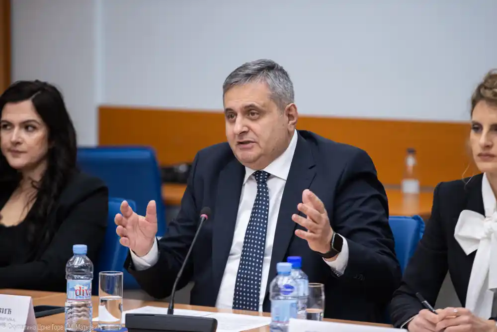 Resor Slavena Radunovića: Nismo dali saglasnost, već nalog da se koriguje predlog programa privremenih objekata
