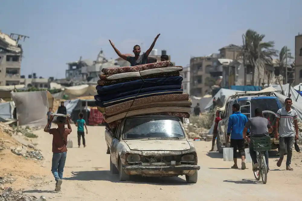 Rojters: Hiljade Palestinaca napušta grad Gazu u strahu od izraelske kopnene ofanzive
