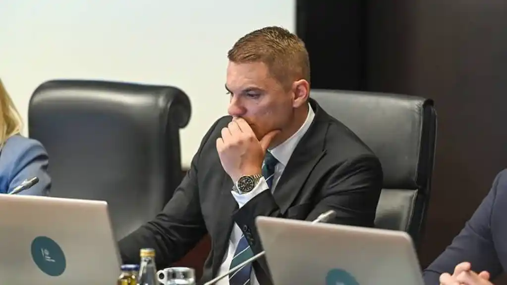 Šahmanović će donirati svoju MJESEČNU PLATU  za pomoć zajednicama pogođenim požarima