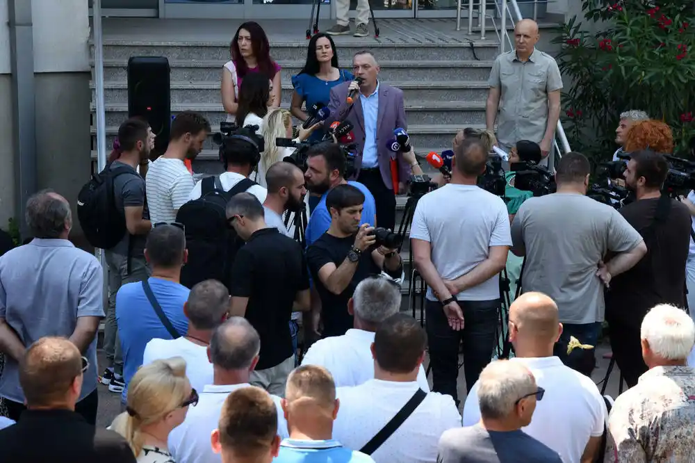 Sindikat prosvjete odlučiće polovinom avgusta o pravnom i sindikalnom odgovoru na novi način obračuna zarada