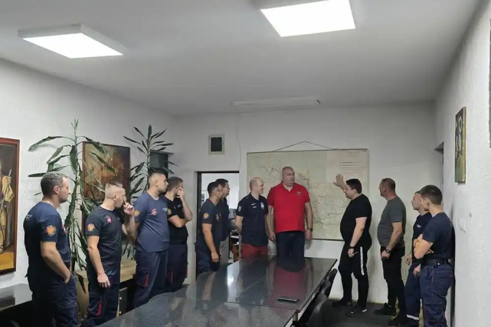 Smolović i Maslovarić obišli dežurnu smjenu Službe zaštite i spašavanja: Na gašenju požara radi se maksimalno…