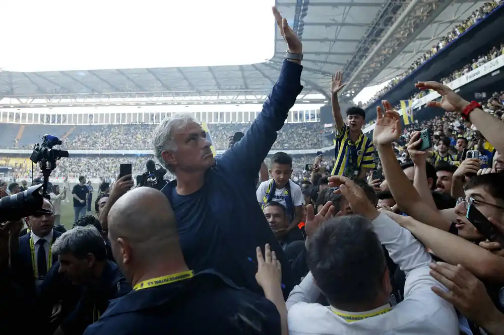 Spektakularno dočekan, odlazi bez pehara: Murinjo više nije trener Fenerbahčea