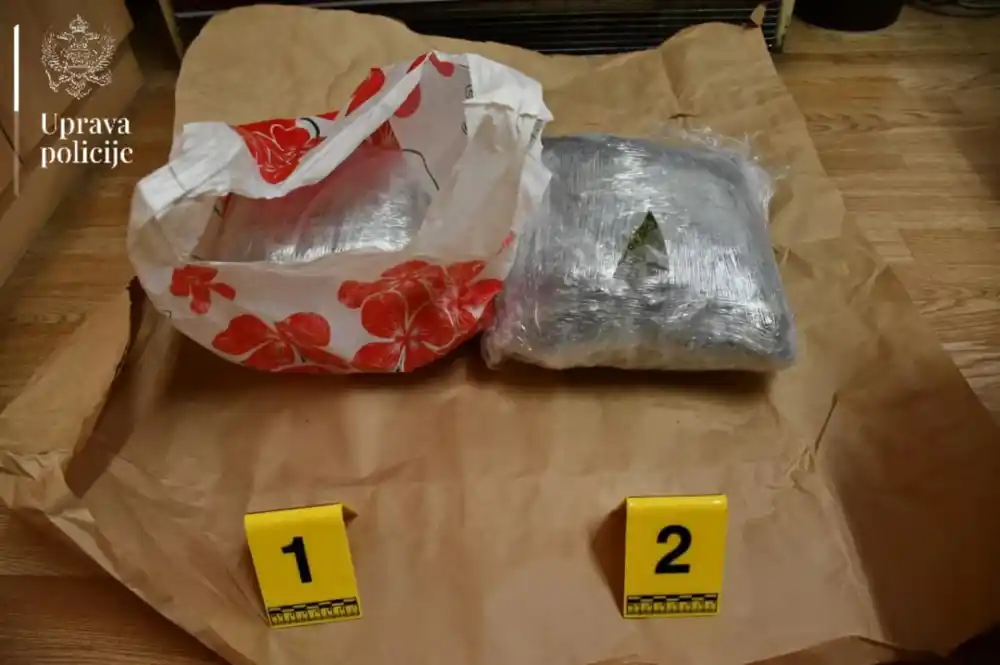 Uhapšen Budvanin: Preticao kolonu vozila i bježao policiji, prevozio dva kilograma marihuane