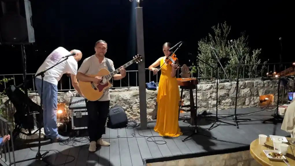 Ulcinj: Tradicionalna gastronomsko-turistička manifestacija “Noć bamije” privukla veliko interesovanje