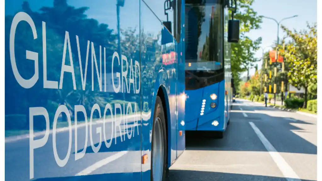 UP:  KRIVIČNA PRIJAVA zbog  KAMENOVANJA autobusa na Koniku