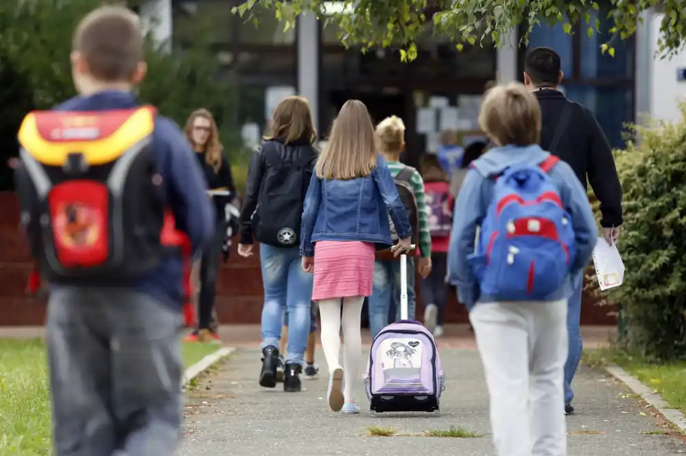 Uprkos preporukama Zavoda za školstvo: Većina roditelja bila za to da se ne odlaže ekskurzija u Srbiju