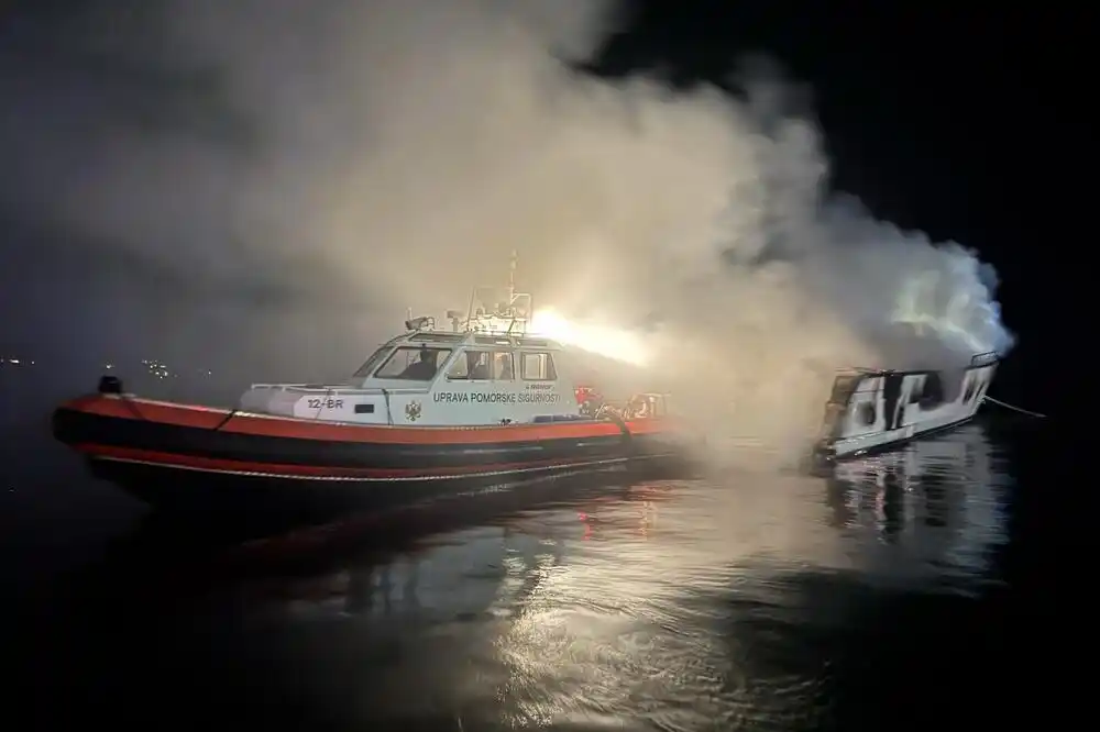 UPSUL: Ugašen požar, jahta potonula prilikom nasukavanja, nije došlo do značajnijeg zagađenja morske sredine