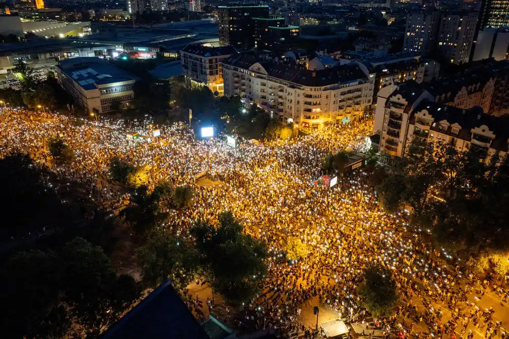 Arhiv javnih skupova tvrdi da je u Novom Sadu bilo 20.000 demonstranata, vlast kaže – 7.020