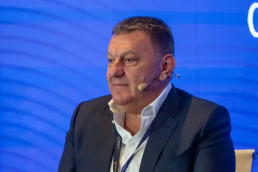 Bokan: Crnogorska ekonomija u ozbiljnom „sendviču“, 120.000 ljudi radi u privatnom sektoru, a 80.000 u državnom