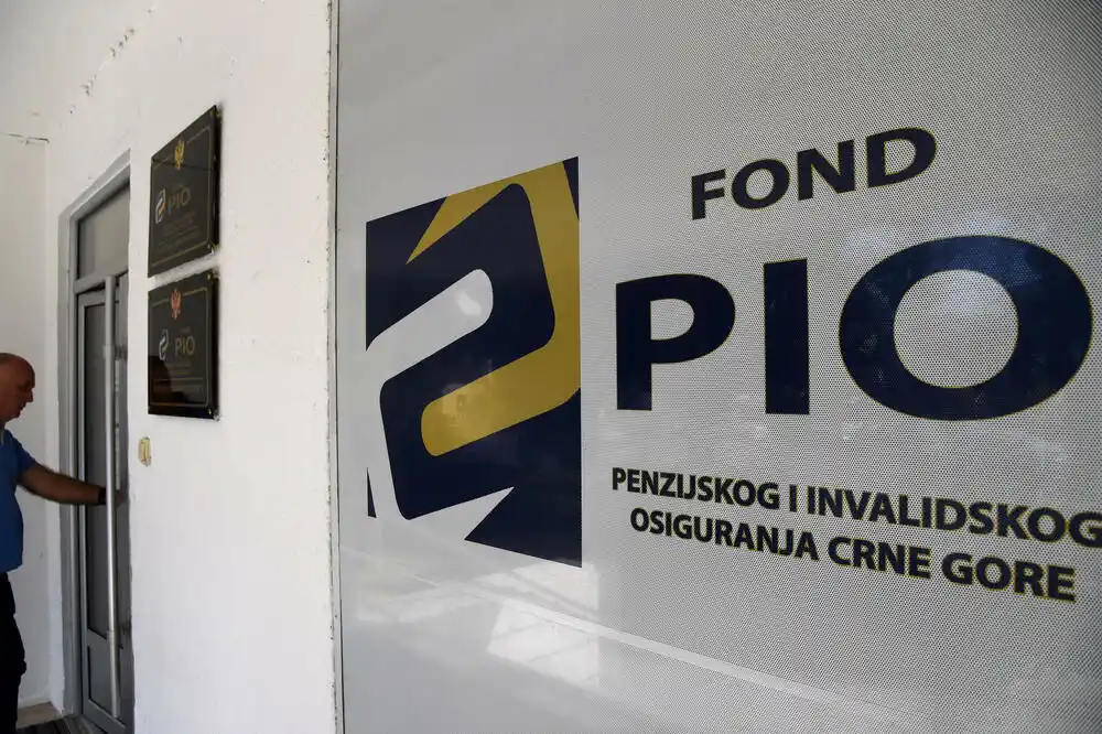 Deficit Fonda PIO 274 miliona eura
