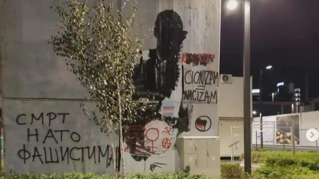 Ekstremna ljevica ne miruje ni u Srbiji: Oskrnavljen mural Čarliju Kirku u Beogradu