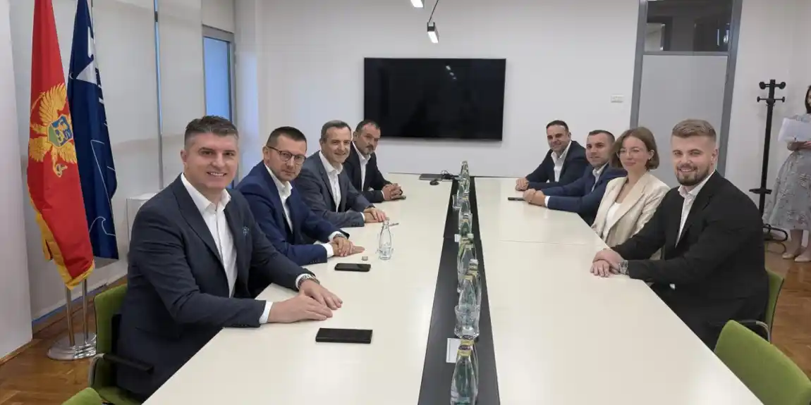 Izvanredan uspjeh crnogorskih studenata na EuroSkills 2025: Dvije medalje za tim iz Preduzetništva