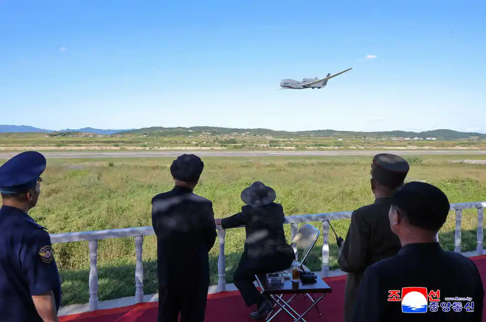 Kim na testiranju borbenih dronova, poziva za razvoj vještačke inteligencije