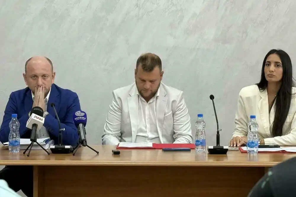 Kolektor ruši većinu u Podgorici, ali ne i Vladu