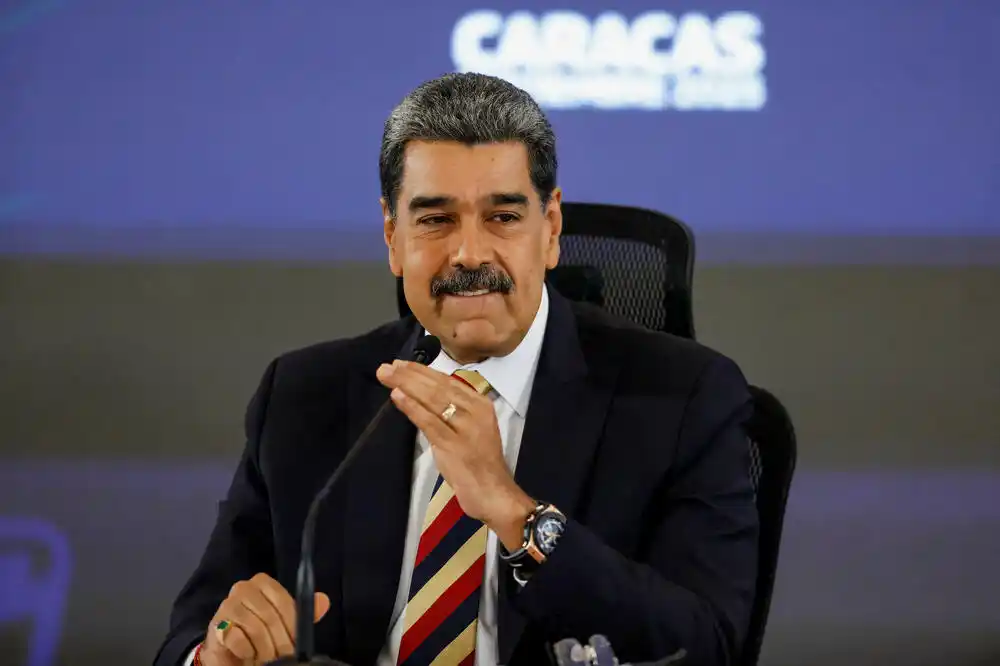 Maduro: Osam brodova sa 1.200 raketa i američka podmornica prijete Venecueli