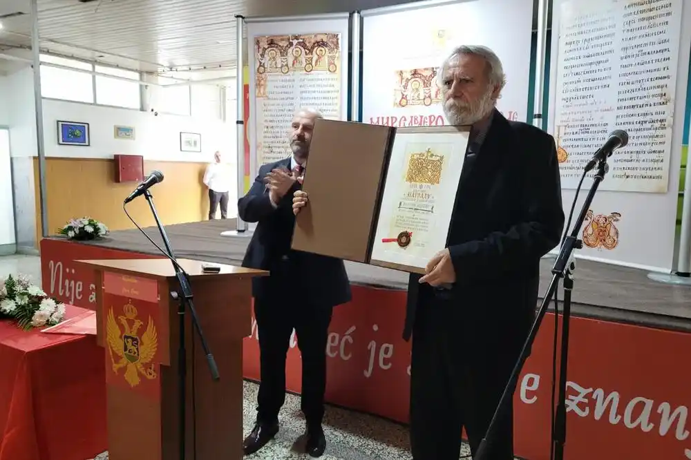 Mićović kontroverzno do naknade od 1.000 eura?
