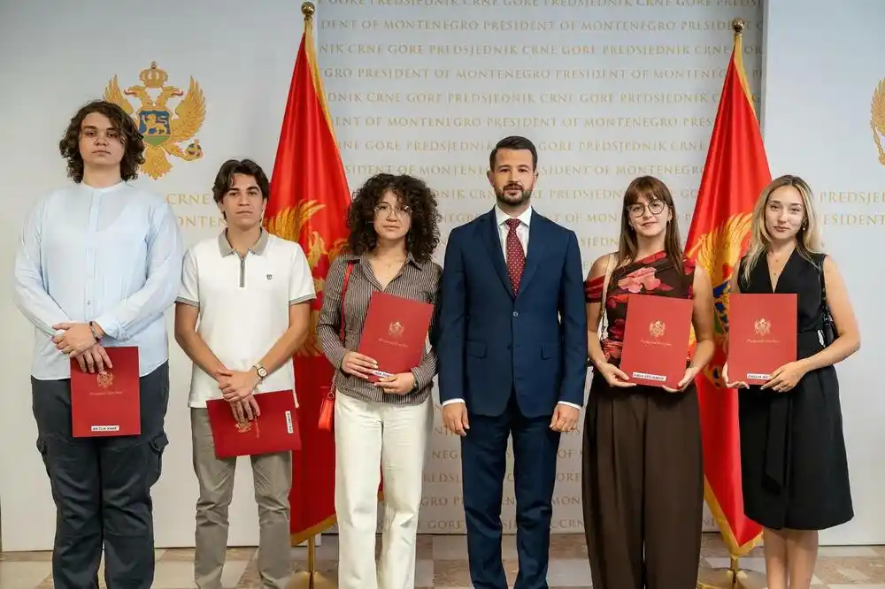 Milatović uručio stipendije najboljim studentima: Hrabrost je učiti, vrijednost je ostati