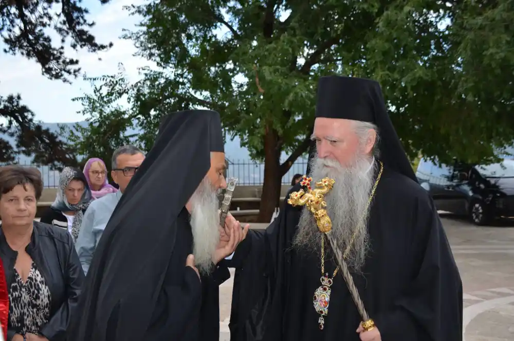 Mitropolit Joanikije: Zaslugom mitropolita Amfilohija i mitropolita Danila Dajkovića razbuktao se oganj koji je Crnu Goru oslobodio od bezbožništva i brozomore