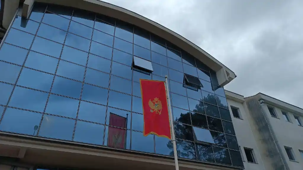MPNI: Osumnjičeni nastavnik SUSPENDOVAN do okončanja postupka – ulcinjska škola preduzela sve NEOPHODNE mjere i radnje