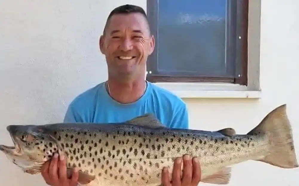 Na Pivskom jezeru ulovljena pastrmka teška devet kilograma