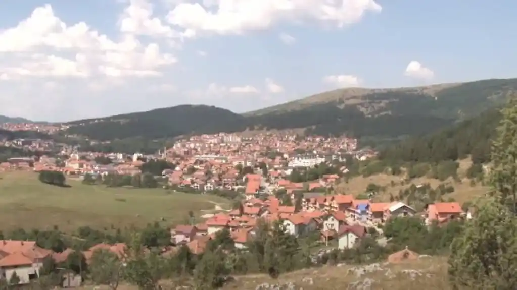 Pljevljak OSUMNJIČEN  za lomljenje vrata prostorija PES-a u tom gradu