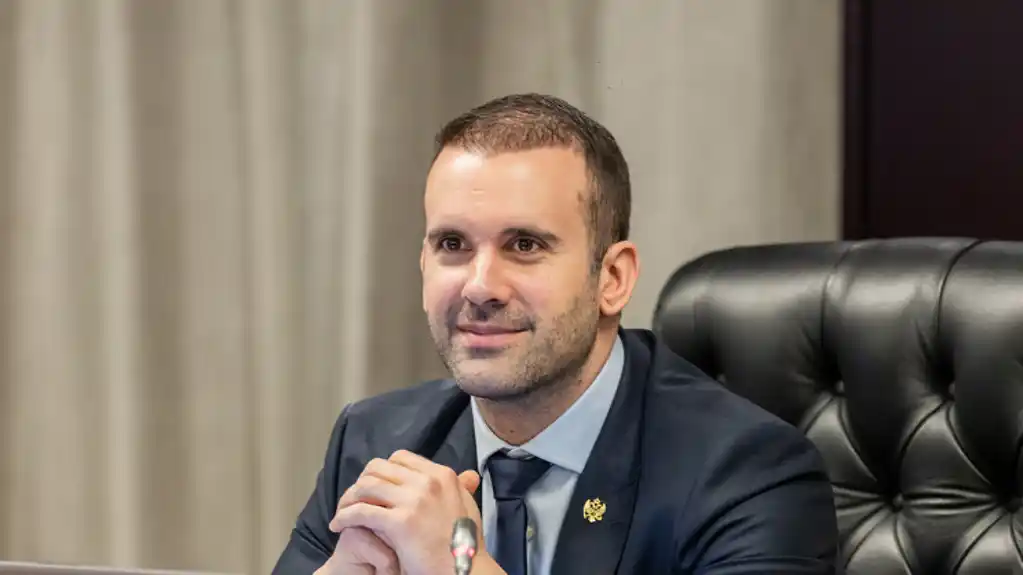 Spajić: Nove TEHNOLOGIJE  mogu biti PREČICA do evropskog EKONOMSKOG standarda