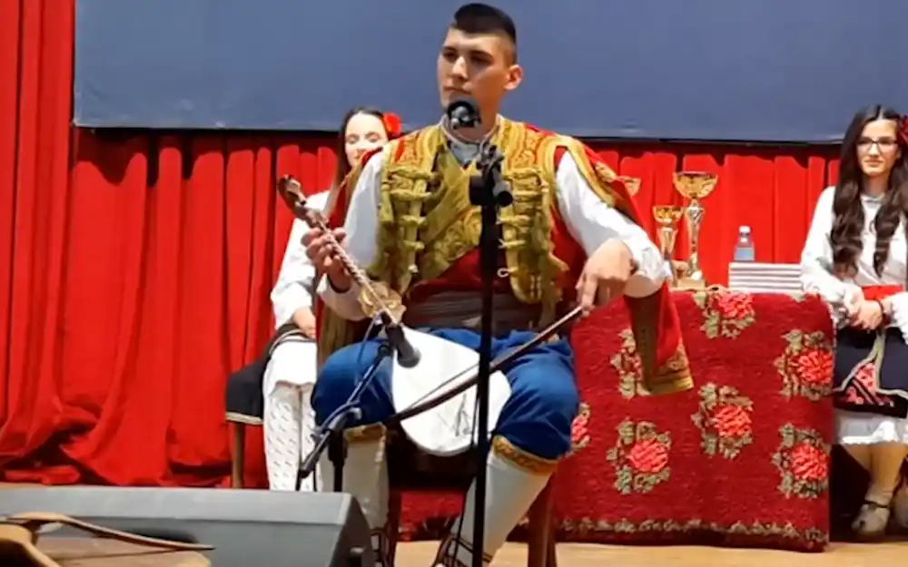 Srbi u Crnoj Gori: Jezik, kultura i mladi pred izazovima očuvanja identiteta