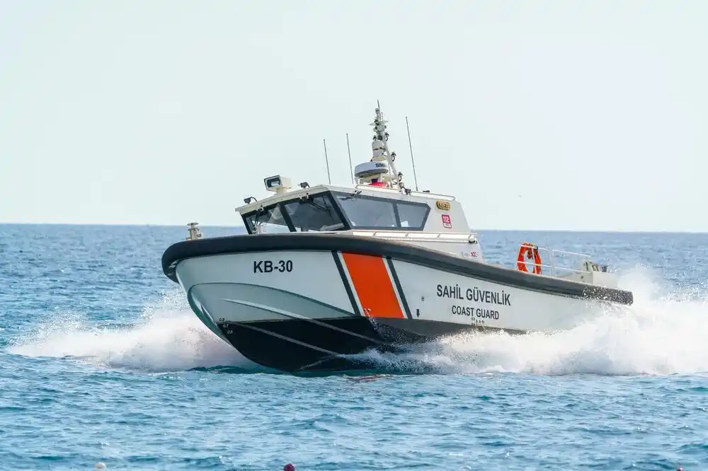 Turska: Brod u kojem su bili migranti i krijumčar udario u čamac obalske straže, pet osoba poginulo