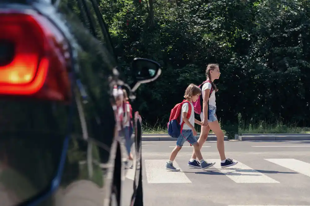 UP: Ne zaustavljati i ne parkirati vozila na mjestima gdje je to zabranjeno, a naročito ne u blizini škola