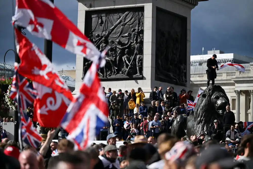 Više od 100.000 protivnika imigracije marširalo u Londonu